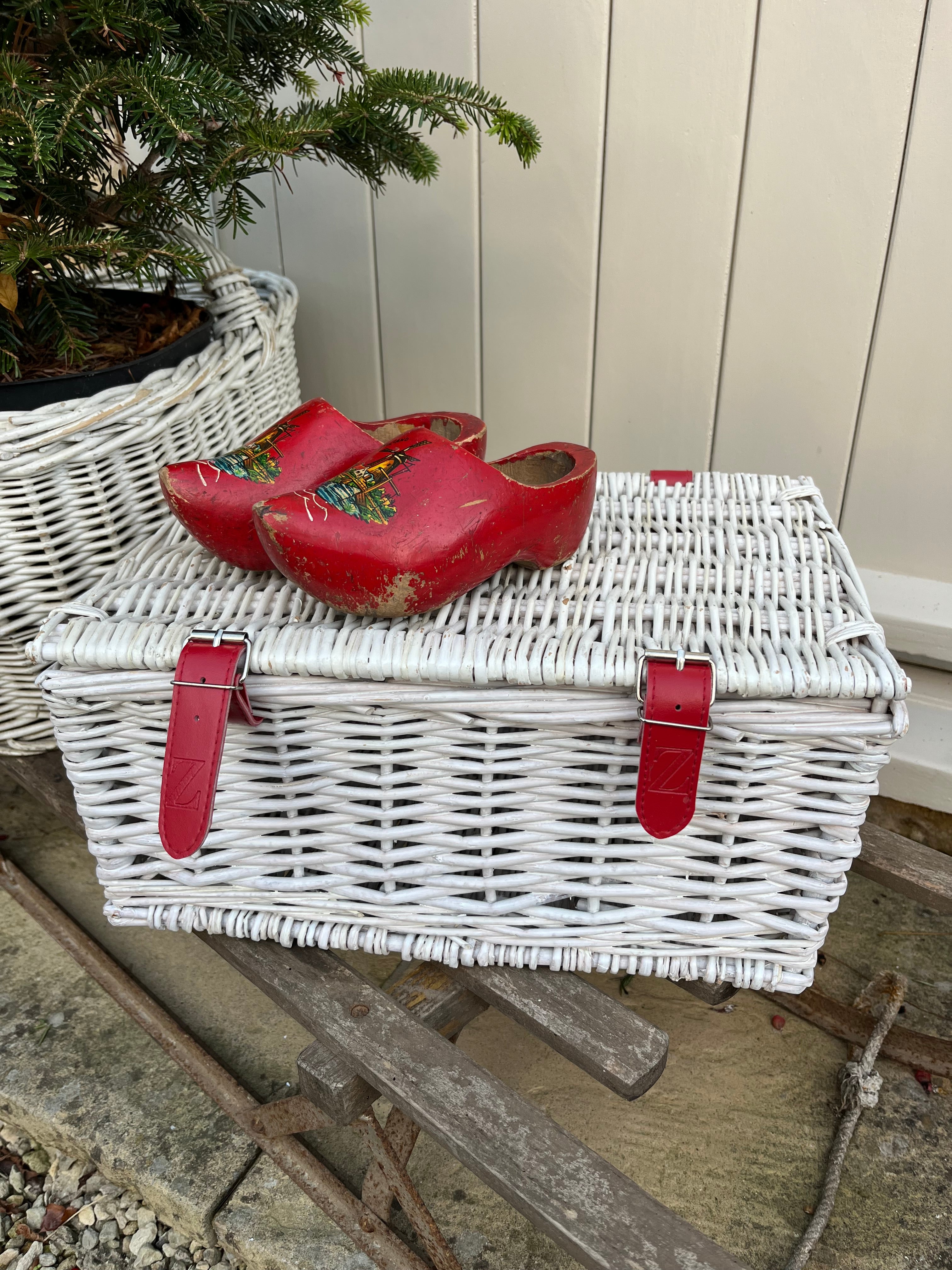 Vintage hamper basket