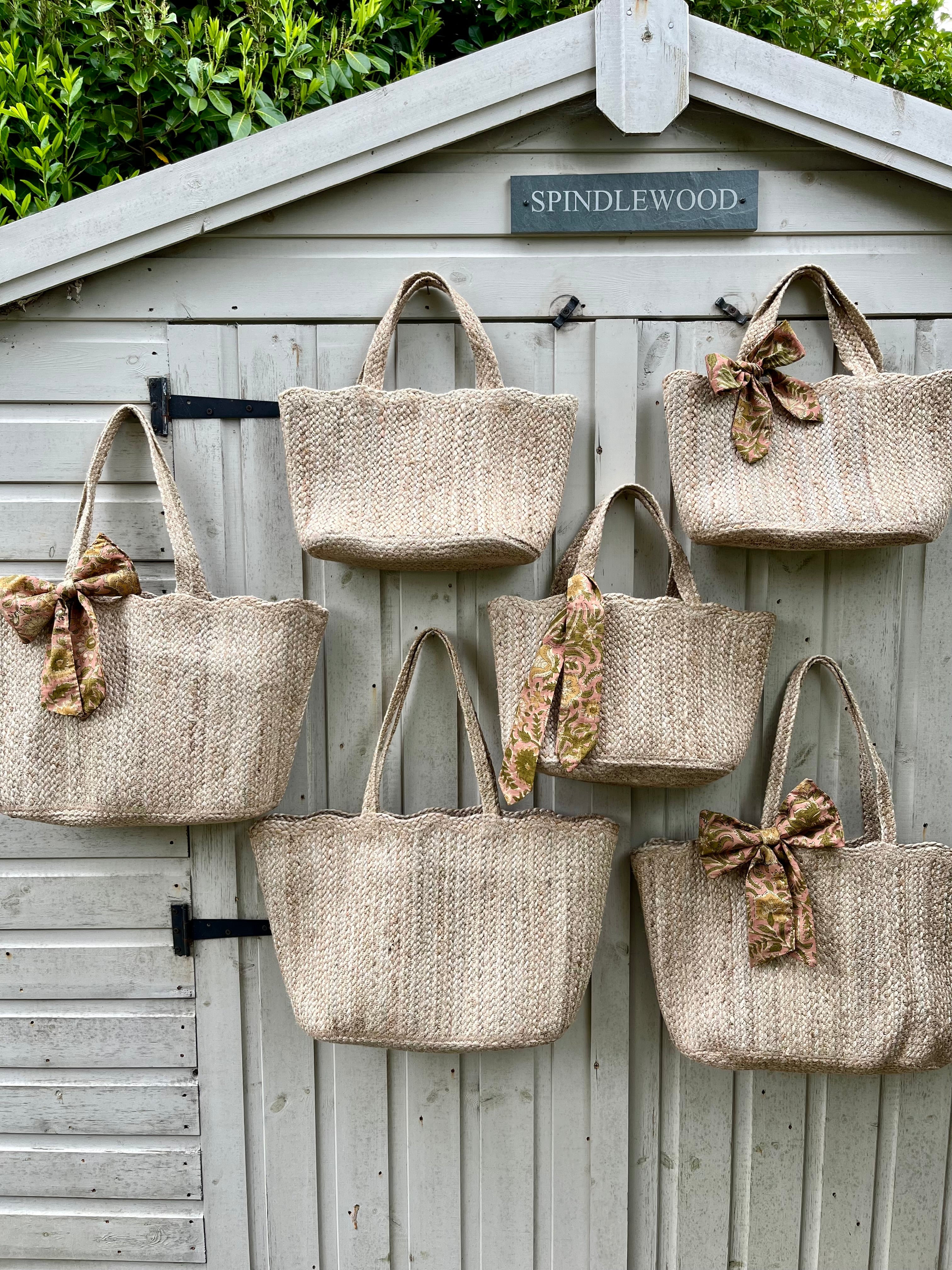 Wavy Jute Tote