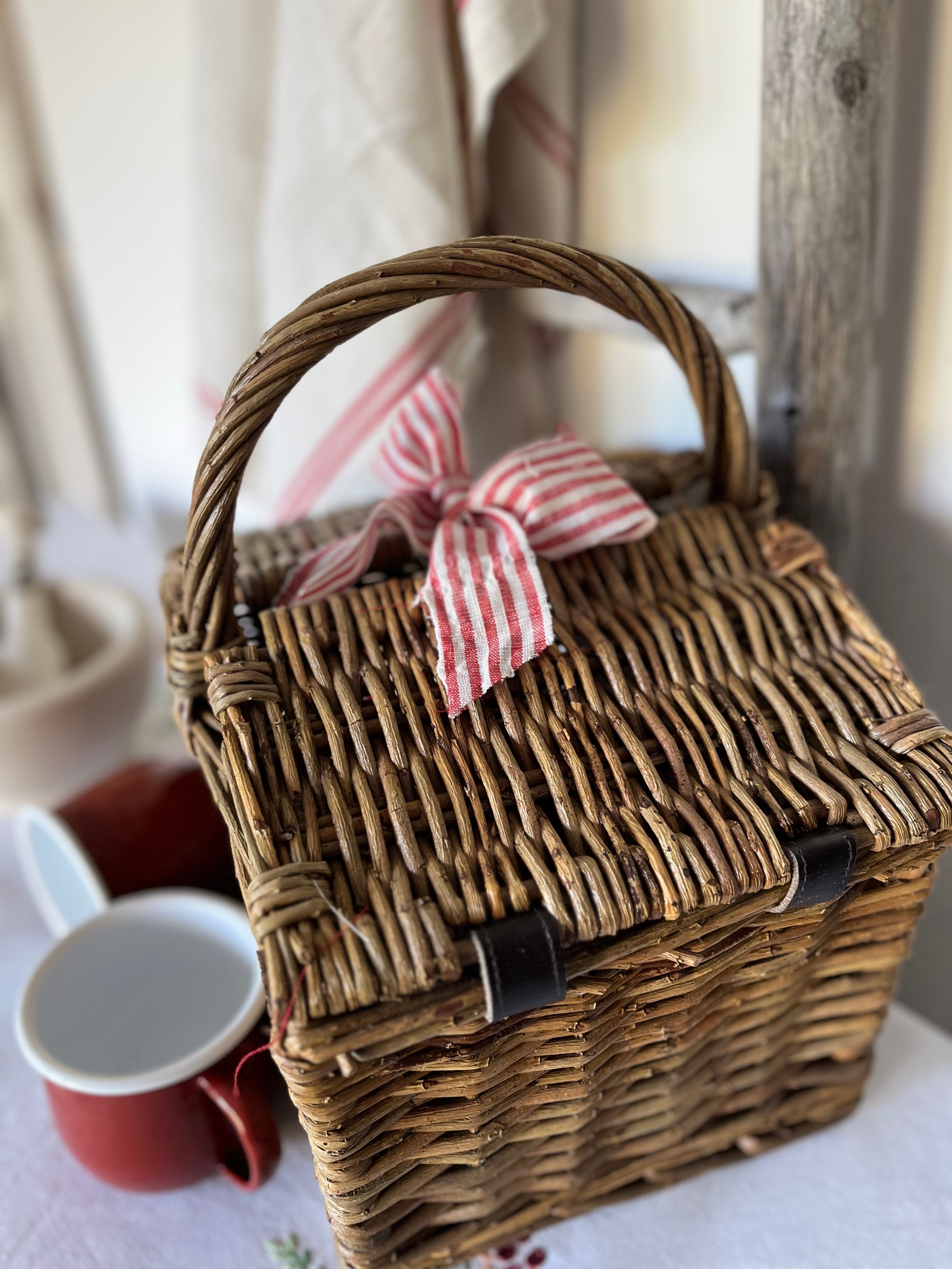 Vintage hamper basket