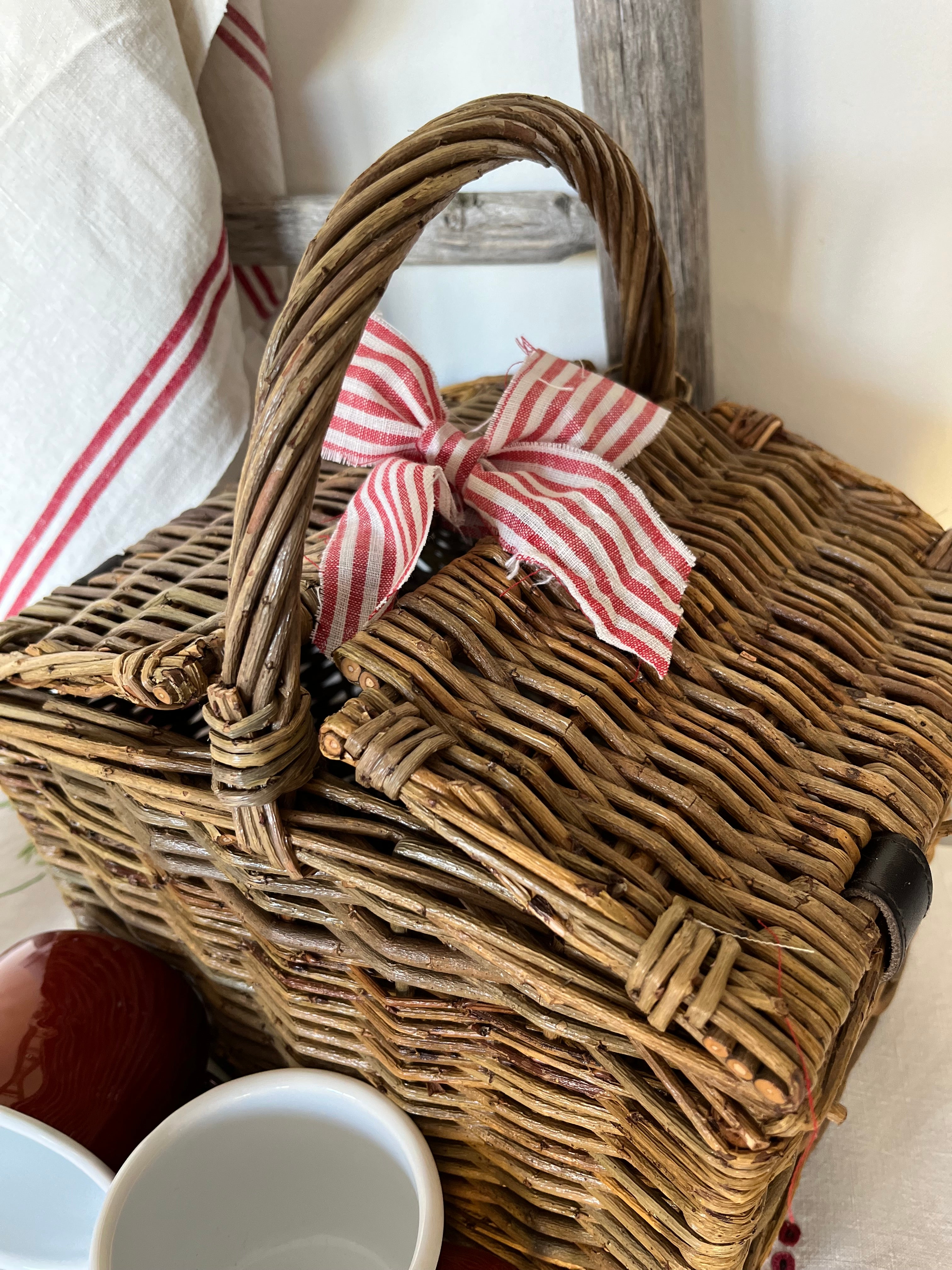 Vintage hamper basket