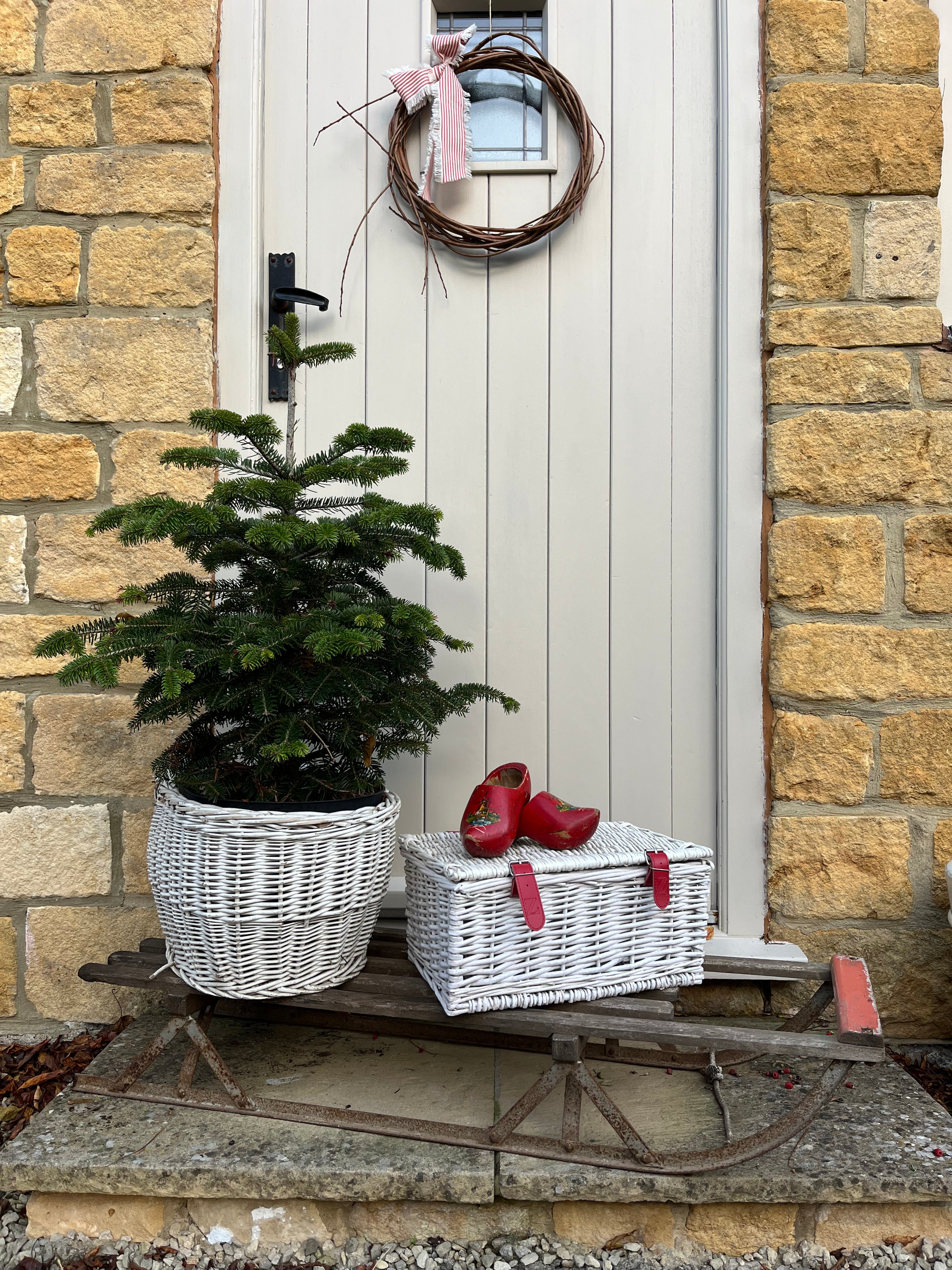 Vintage hamper basket