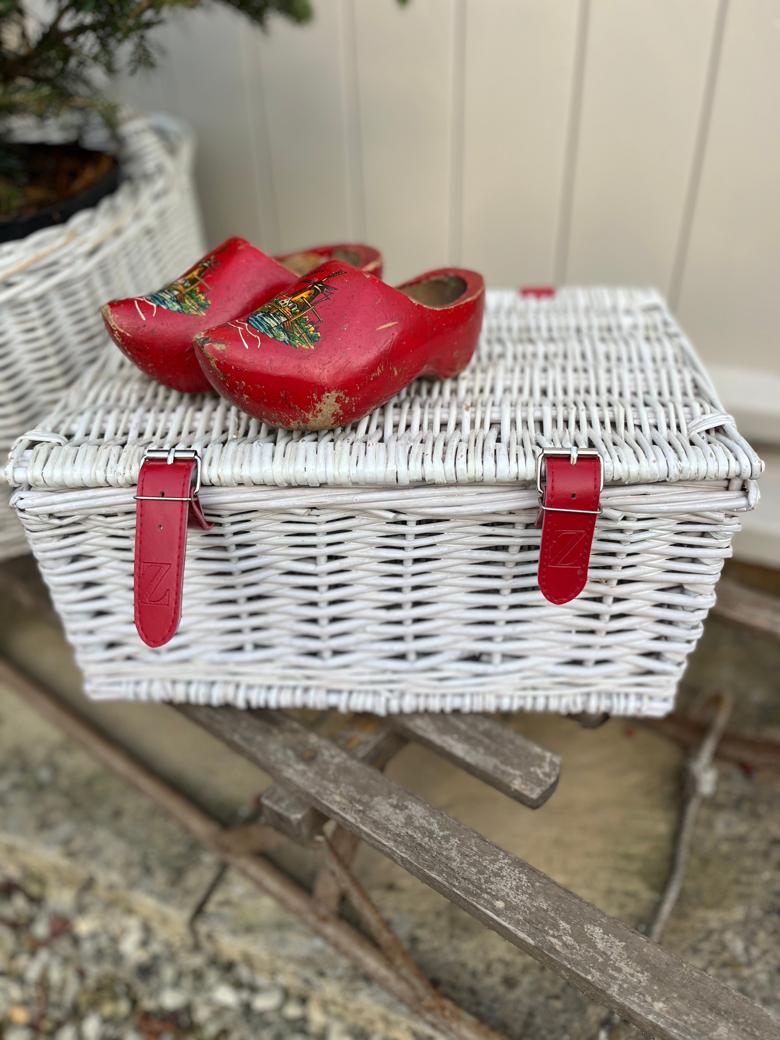 Vintage hamper basket