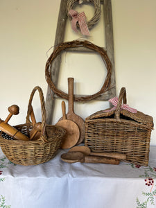 Round vintage basket