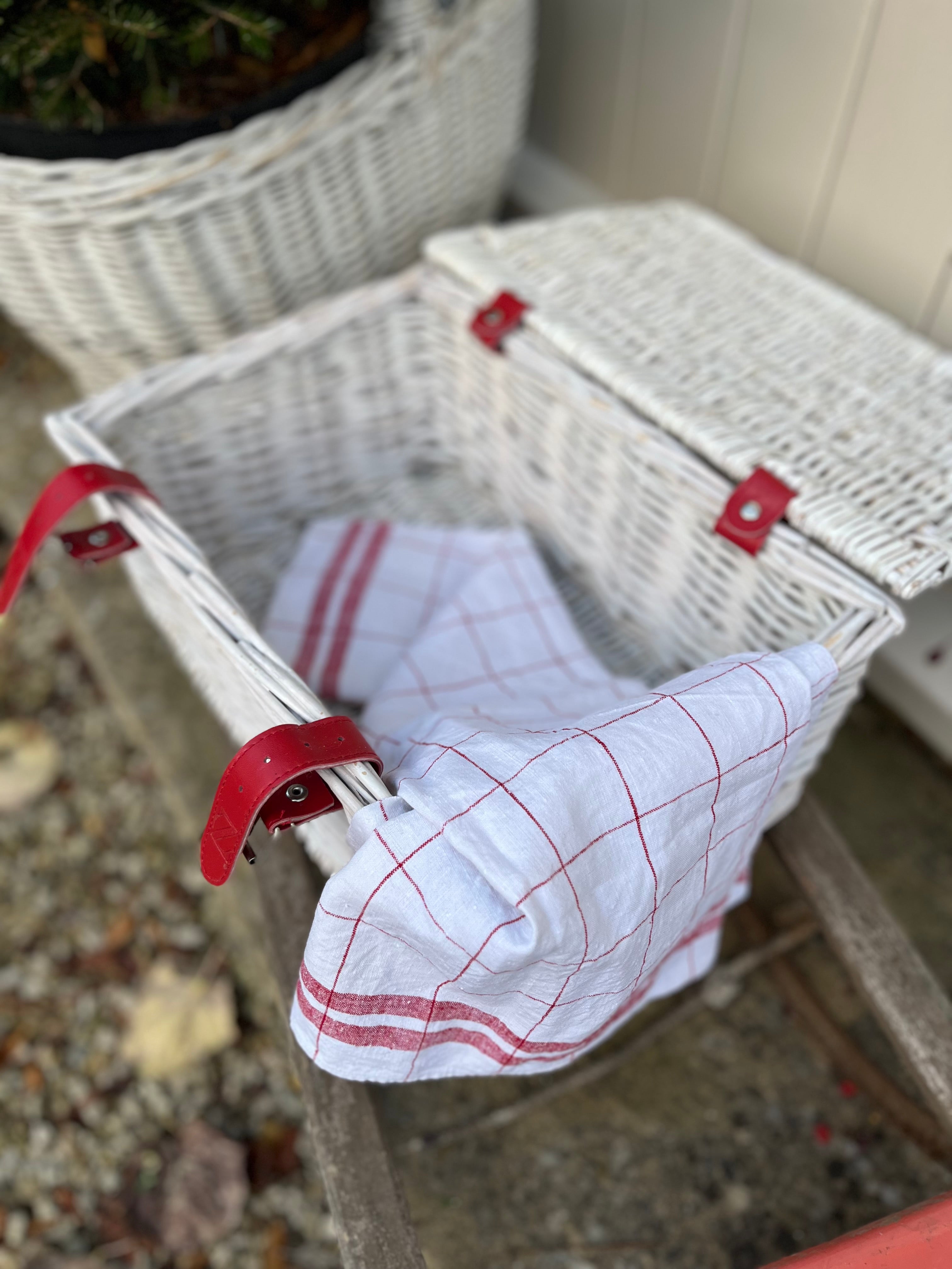 Vintage hamper basket