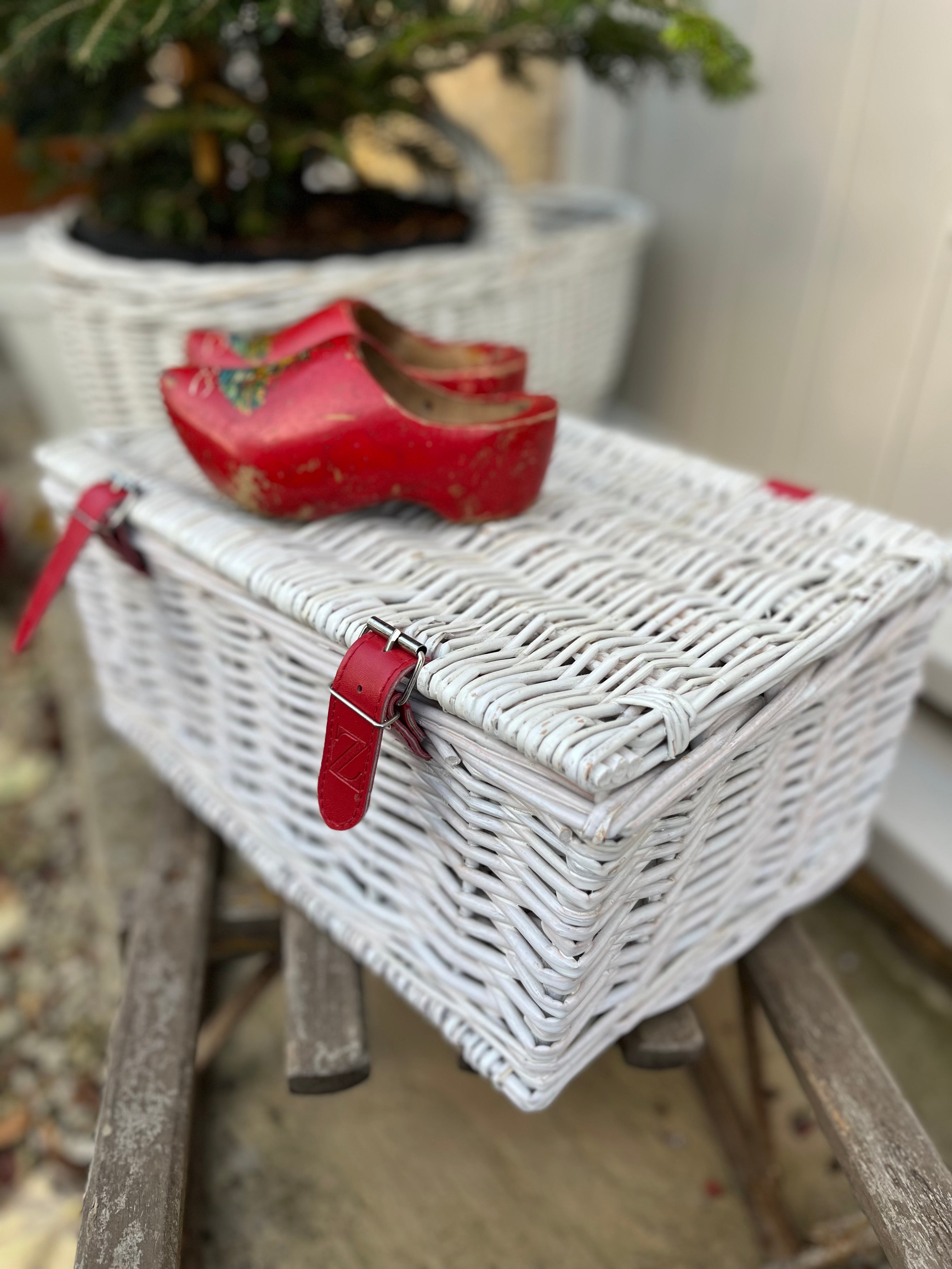 Vintage hamper basket