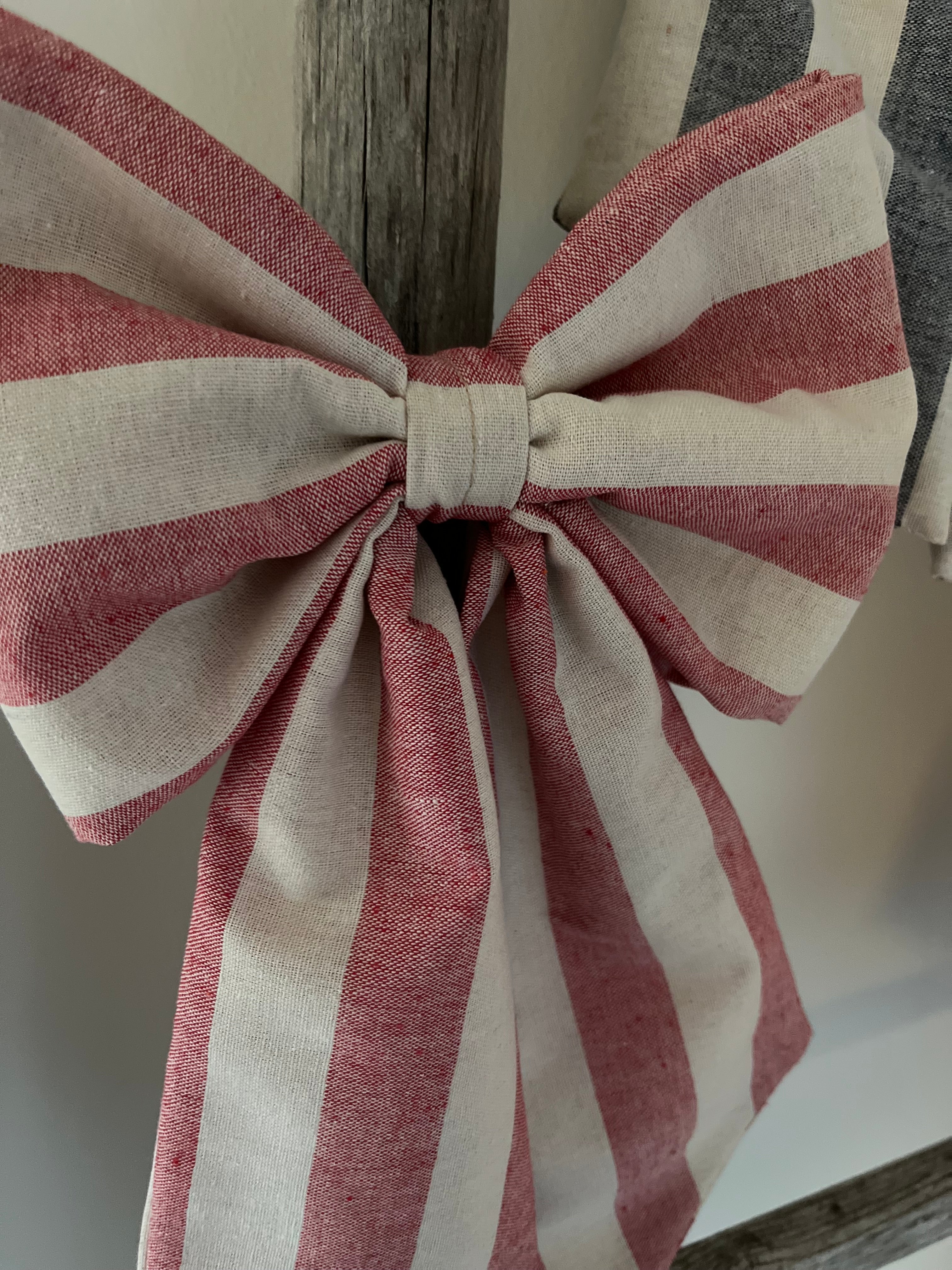 Linen stripe bows