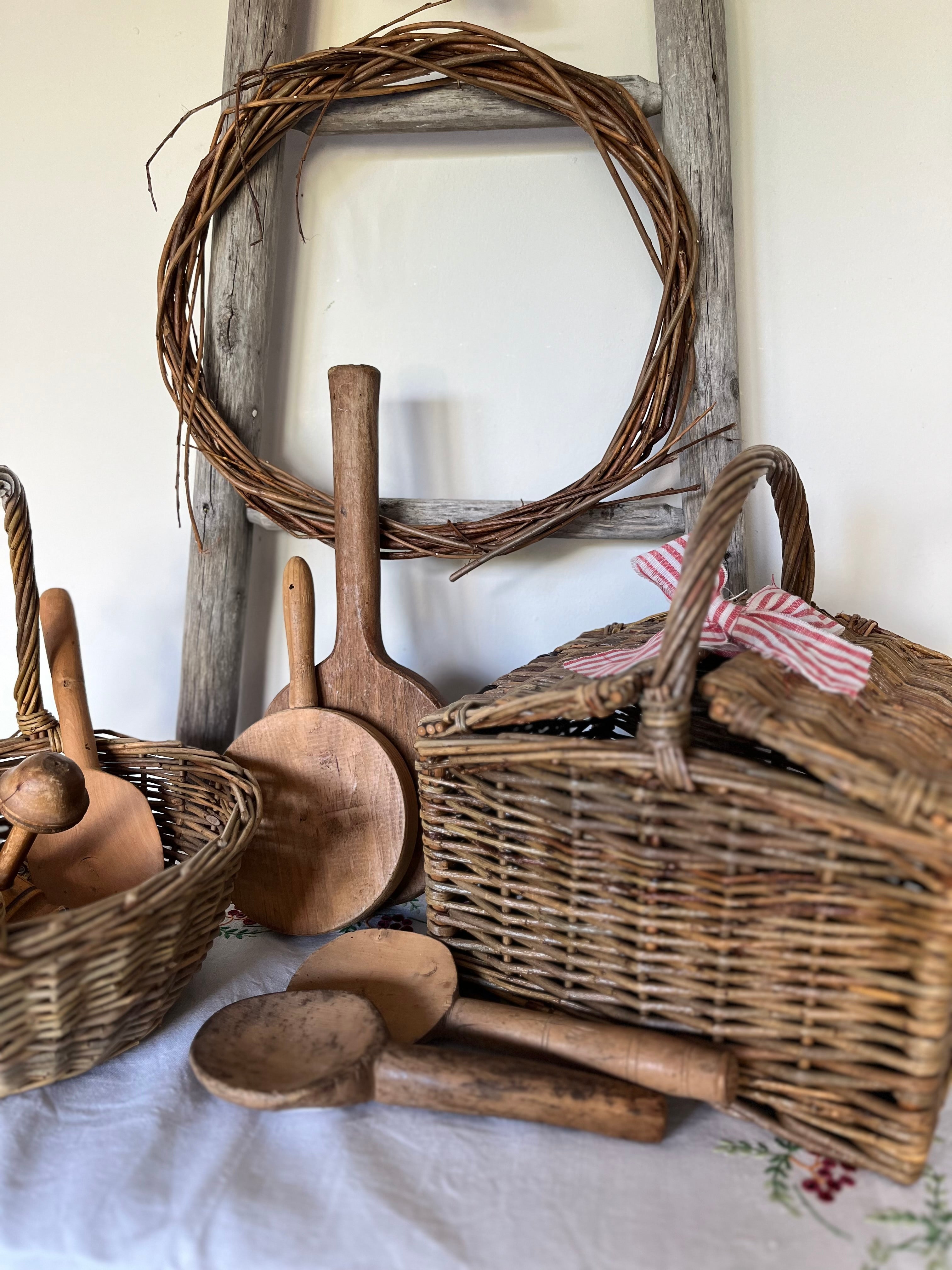 Vintage hamper basket