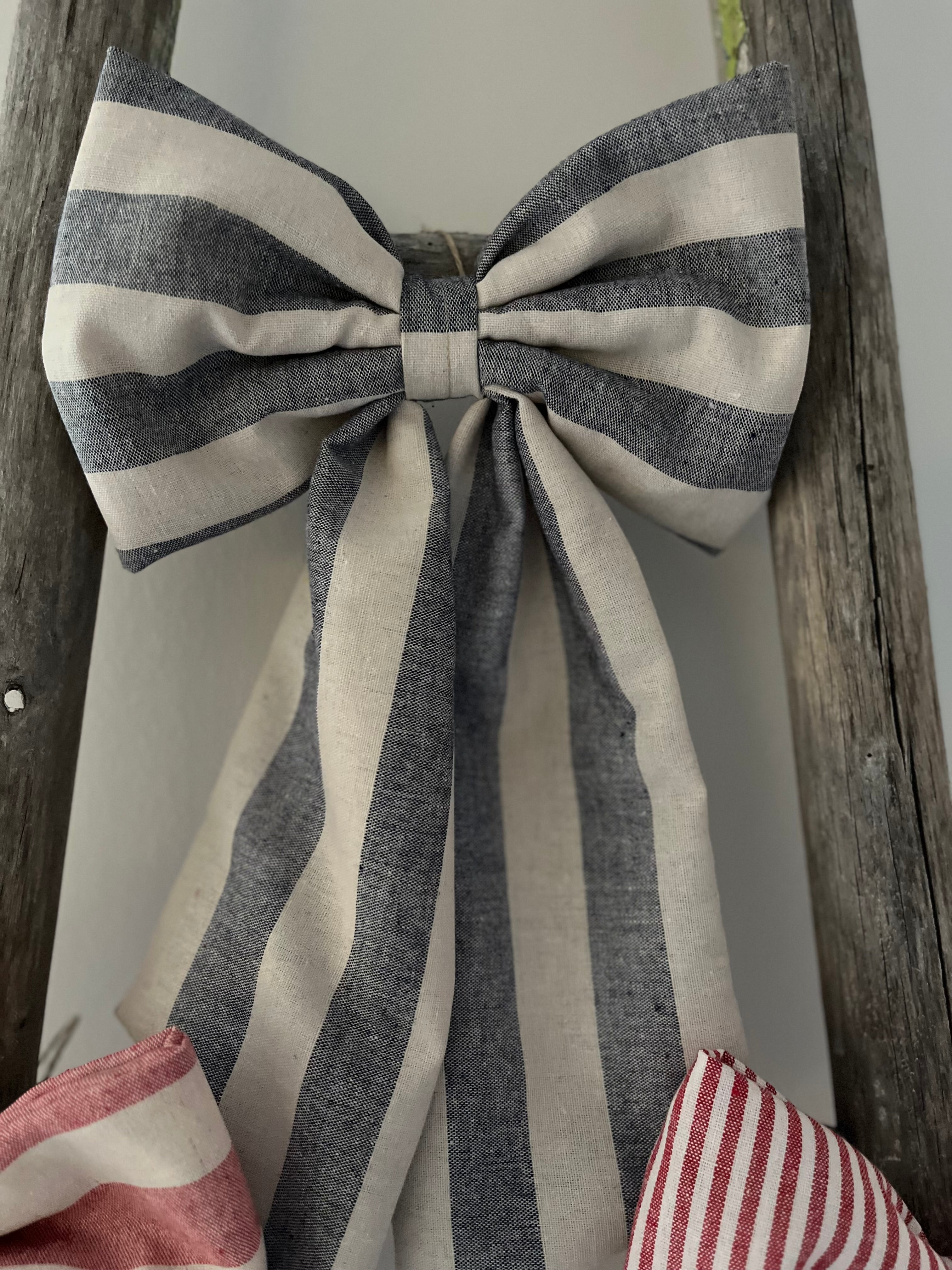 Linen stripe bows