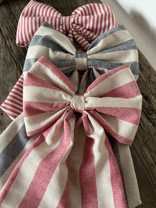 Linen stripe bows