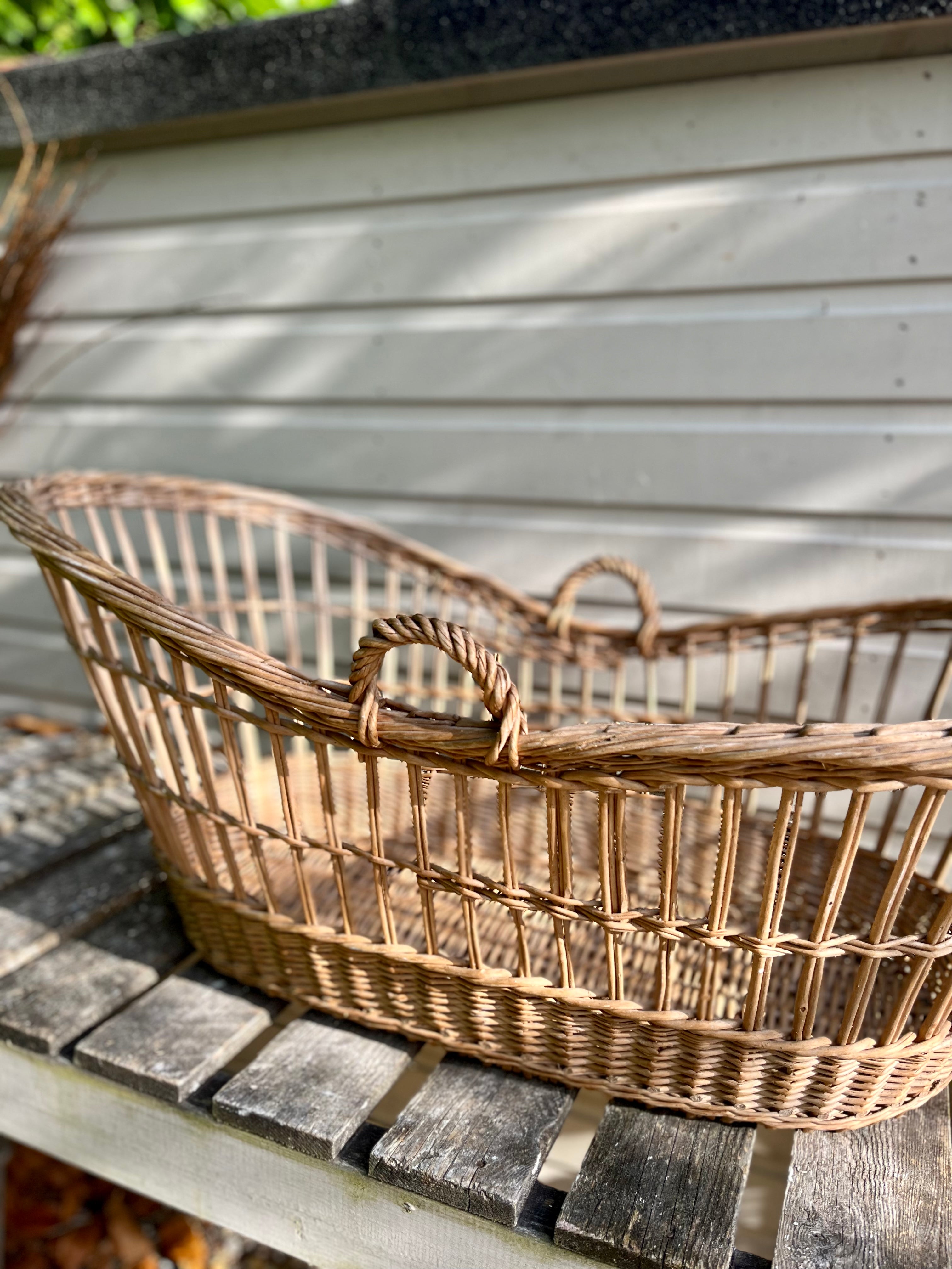 Wicker basket/crib