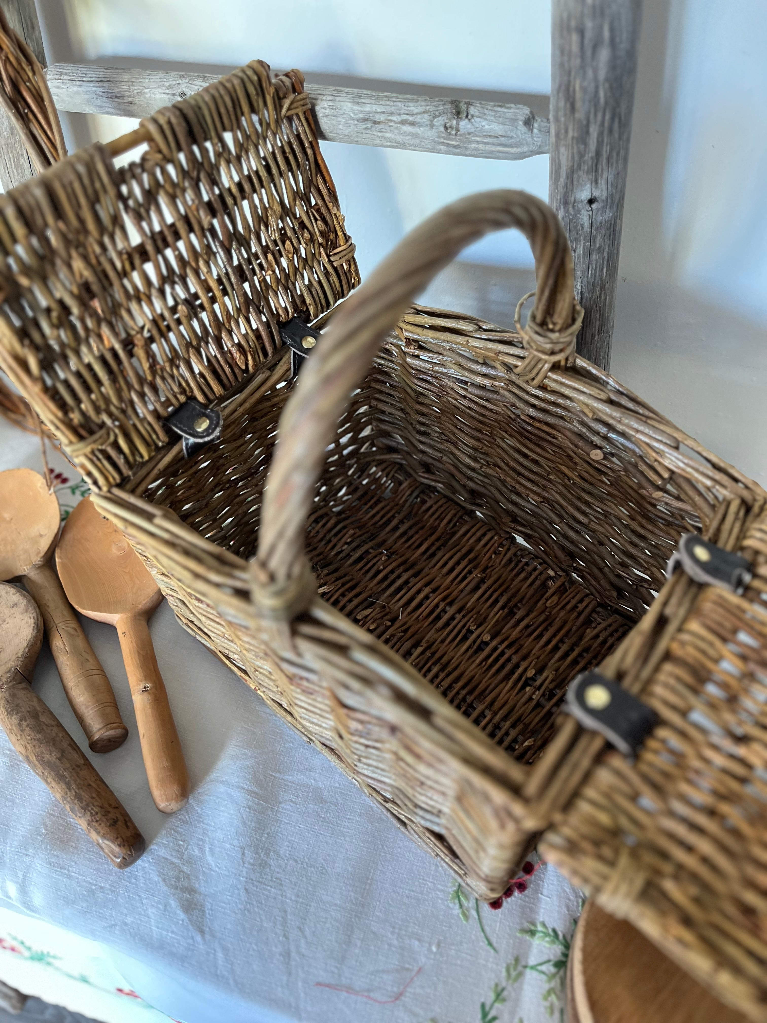 Vintage hamper basket