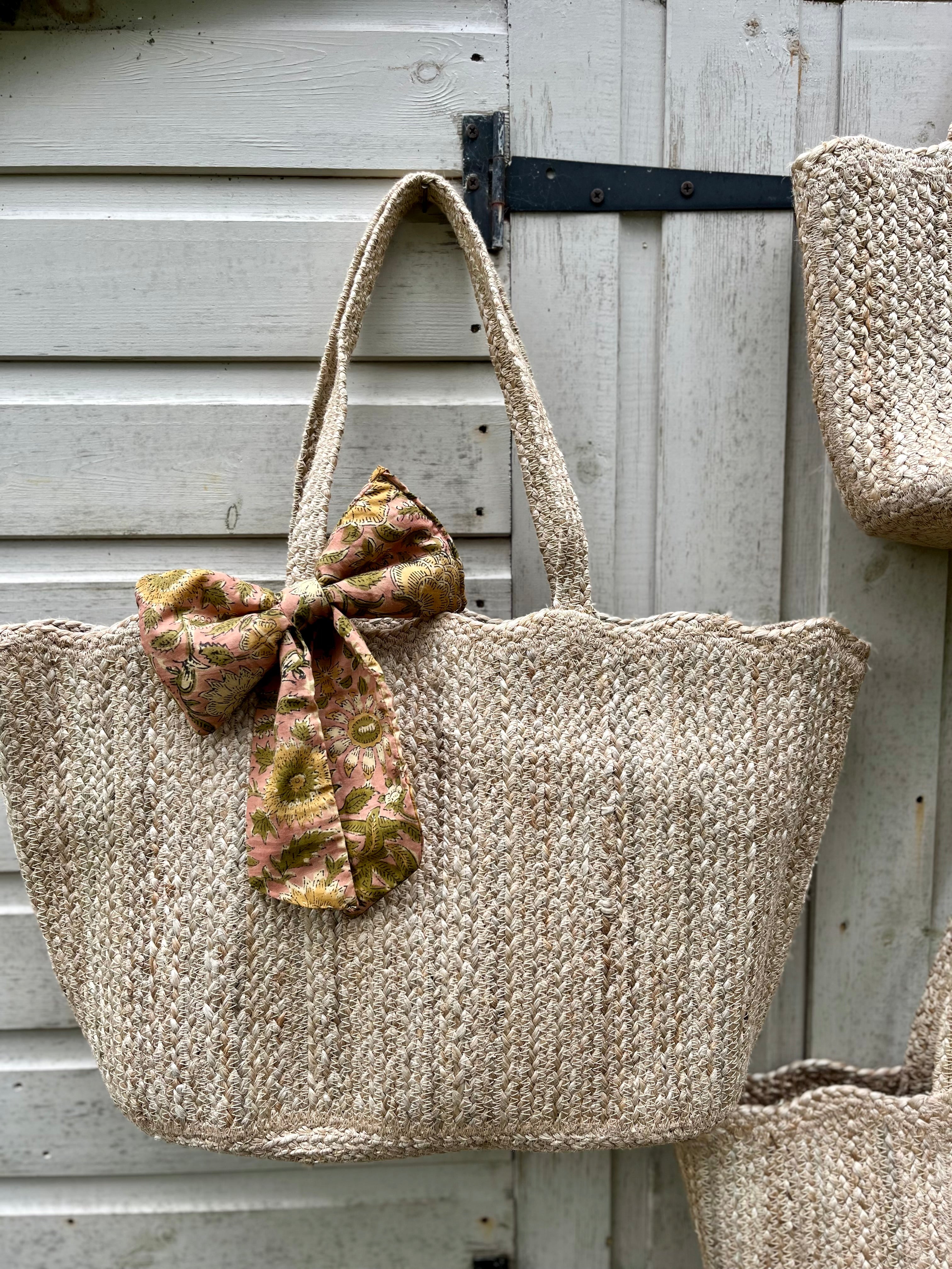 Wavy Jute Tote